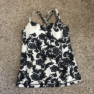 ♥️PRICE DROP♥️ black and white lulu tank